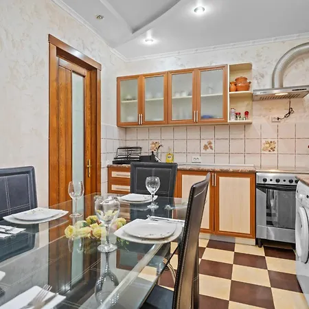 Апартаменти Luxurious With Huge Garden, Terrace & Outdoor Space Бухарест