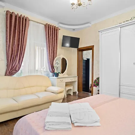 Апартаменти Luxurious With Huge Garden, Terrace & Outdoor Space *