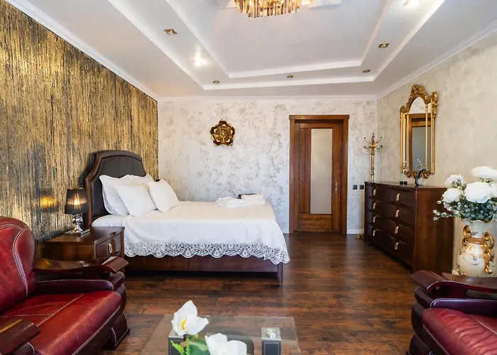 Luxurious With Huge Garden, Terrace & Outdoor Space