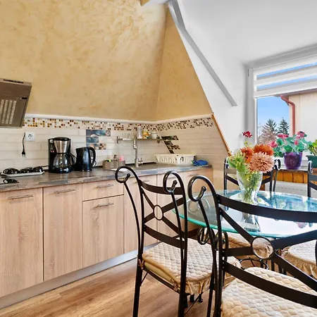 Luxurious With Huge Garden, Terrace & Outdoor Space