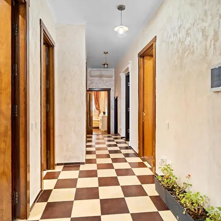Luxurious With Lush Garden And Huge Terrace Near Herastrau Park *
