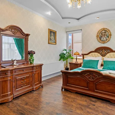 Apartment Luxurious With Lush Garden And Huge Terrace Near Herastrau Park