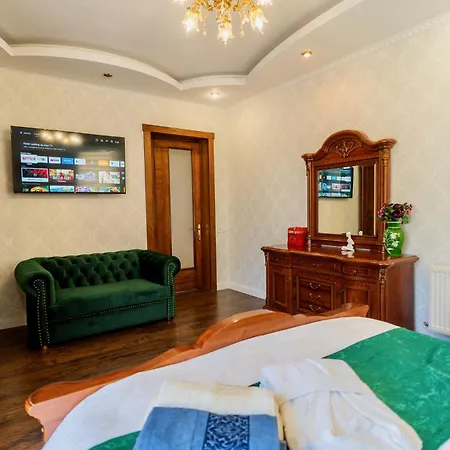 Luxurious With Lush Garden And Huge Terrace Near Herastrau Park Апартаменты