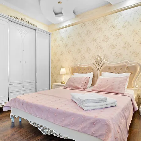 Apartment Luxurious With Lush Garden And Huge Terrace Near Herastrau Park