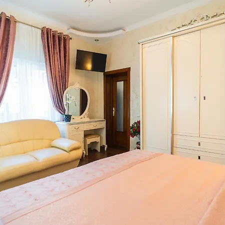 Luxurious With Lush Garden And Huge Terrace Near Herastrau Park Apartment Bucharest