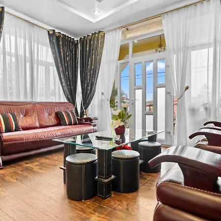 Apartman Luxurious With Huge Garden, Terrace & Outdoor Space Bukarest