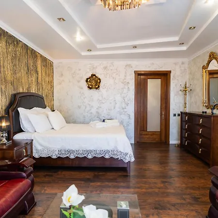 Luxurious With Lush Garden And Huge Terrace Near Herastrau Park