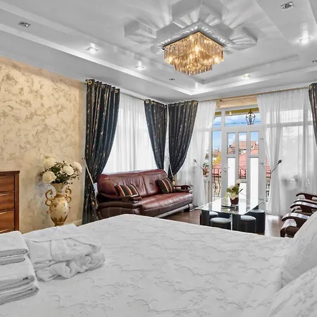 Luxurious With Huge Garden, Terrace & Outdoor Space Apartmán *