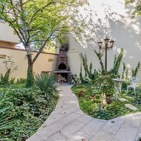 Luxurious With Lush Garden And Huge Terrace Near Herastrau Park *