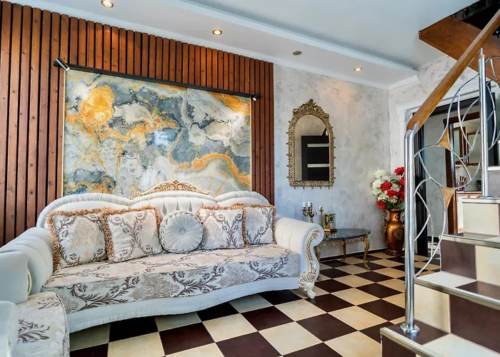 Luxurious With Huge Garden, Terrace & Outdoor Space *