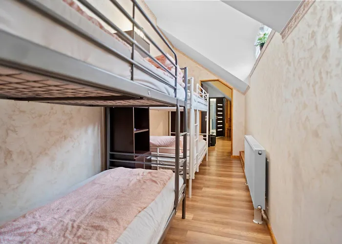 Luxurious With Huge Garden, Terrace & Outdoor Space *