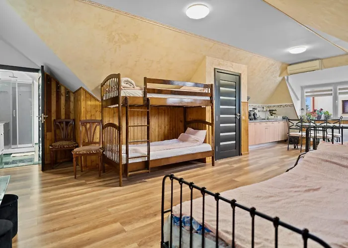 Luxurious With Huge Garden, Terrace & Outdoor Space Apartmán Bukurešť