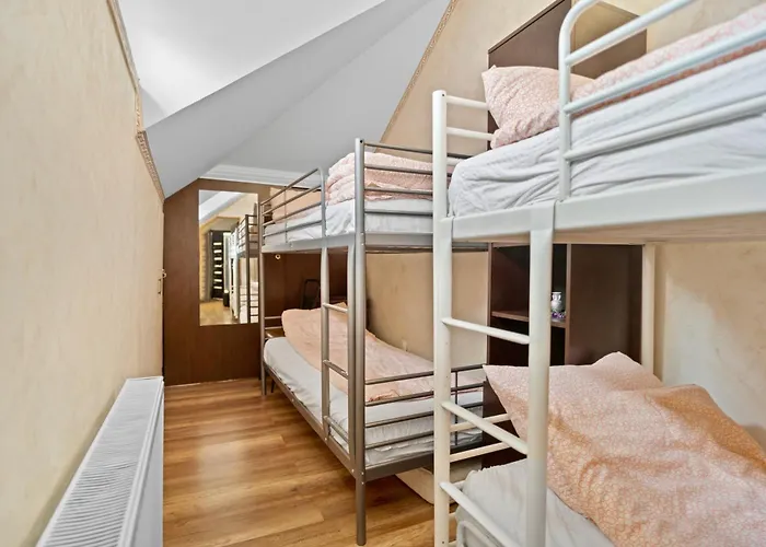 Luxurious With Huge Garden, Terrace & Outdoor Space Бухарест