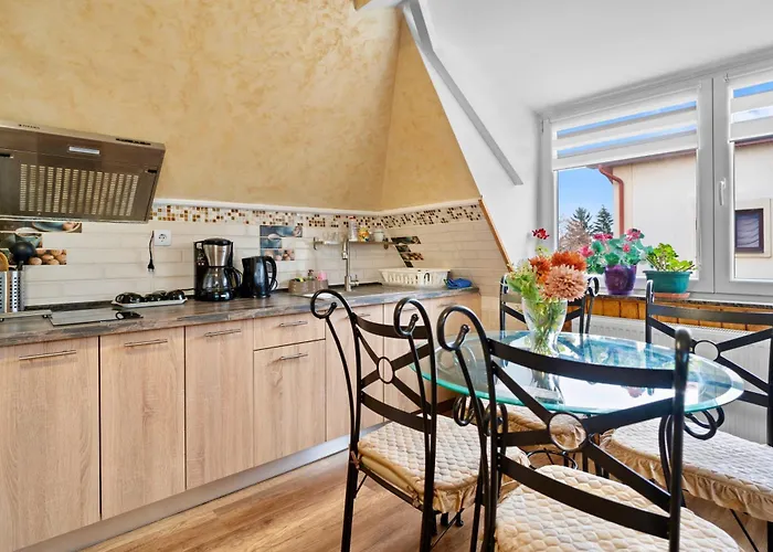 Luxurious With Huge Garden, Terrace & Outdoor Space