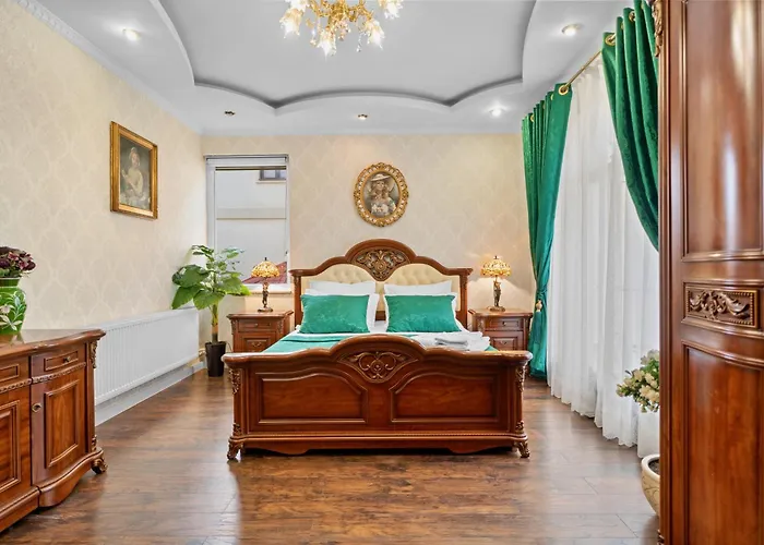 Luxurious With Huge Garden, Terrace & Outdoor Space * Bucharest