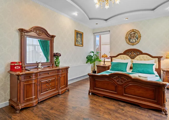 Апартаменты Luxurious With Huge Garden, Terrace & Outdoor Space