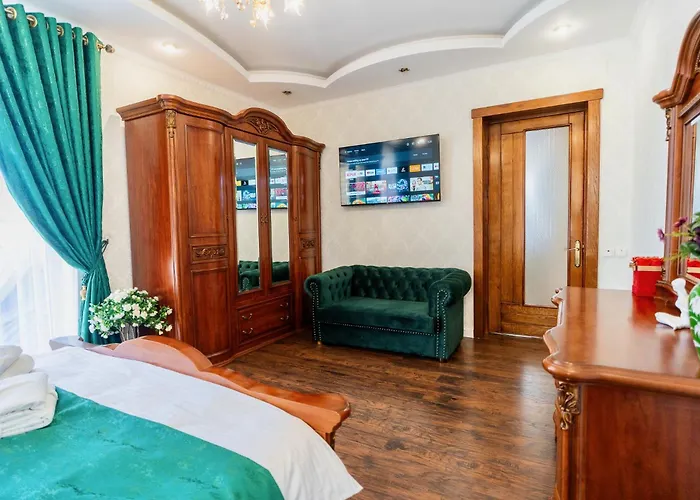 Luxurious With Huge Garden, Terrace & Outdoor Space *