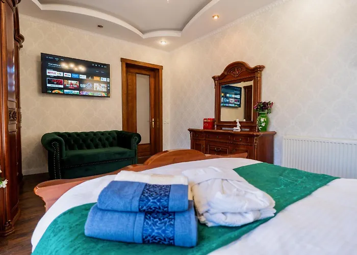 Luxurious With Huge Garden, Terrace & Outdoor Space Bucharest