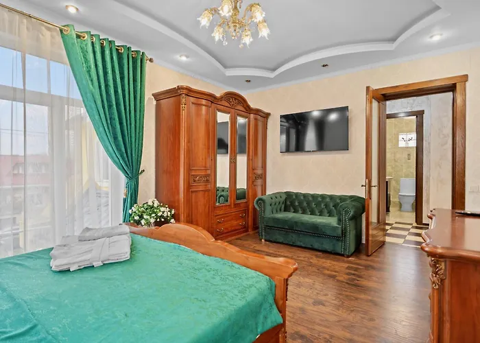 Luxurious With Huge Garden, Terrace & Outdoor Space