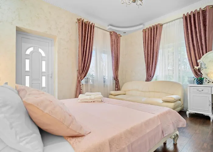 Apartment Luxurious With Huge Garden, Terrace & Outdoor Space Bucharest