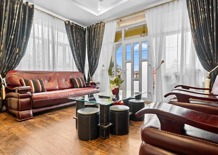 Apartment Luxurious With Huge Garden, Terrace & Outdoor Space Bucharest