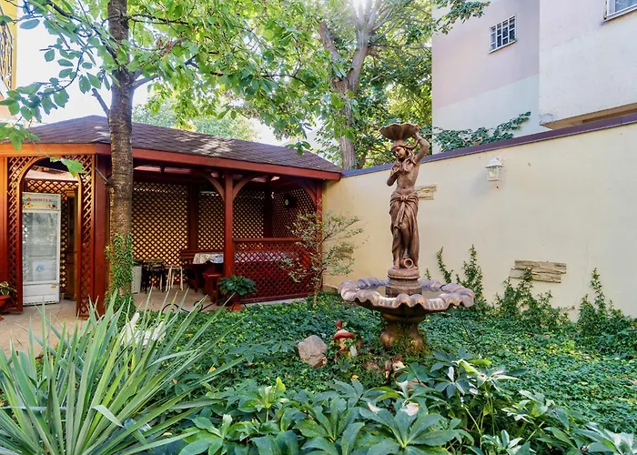 Luxurious With Huge Garden, Terrace & Outdoor Space * Bucharest