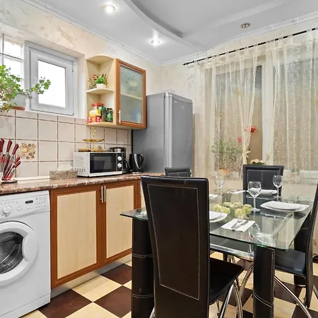 Luxurious With Huge Garden, Terrace & Outdoor Space Bucarest