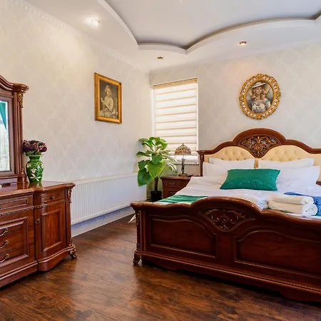 Luxurious With Huge Garden, Terrace & Outdoor Space * Bucarest