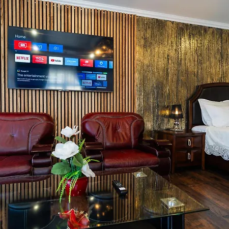 Luxurious With Huge Garden, Terrace & Outdoor Space * Bucarest