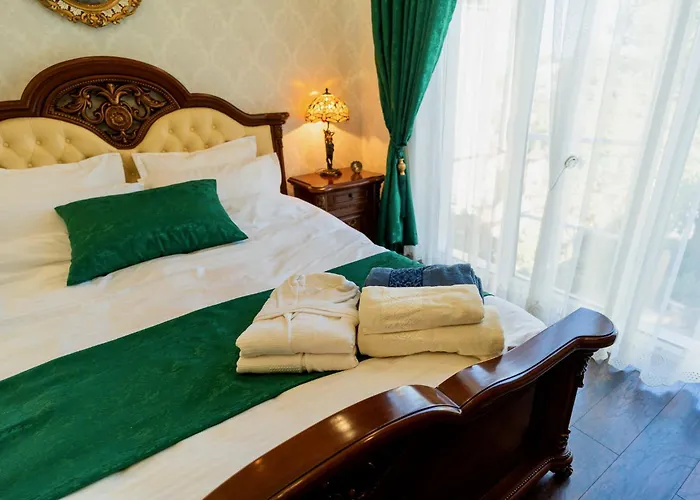 Luxurious With Huge Garden, Terrace & Outdoor Space 公寓 *