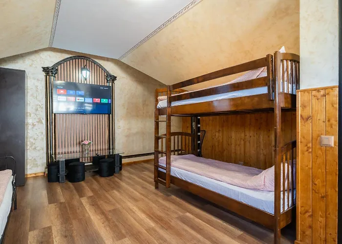 Luxurious With Huge Garden, Terrace & Outdoor Space