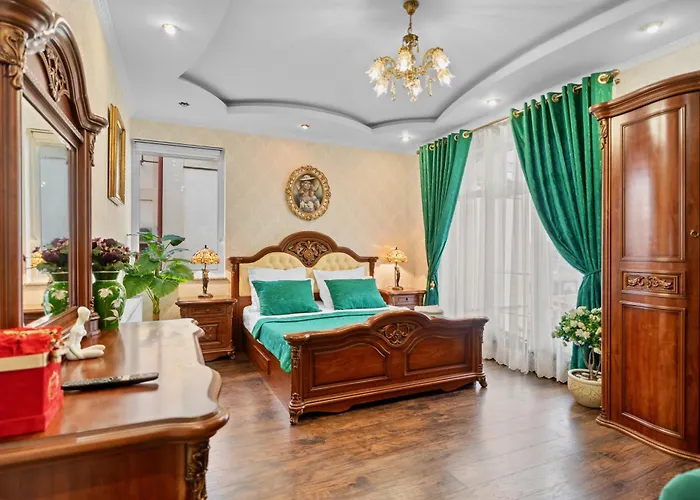 Luxurious With Huge Garden, Terrace & Outdoor Space Lejlighed