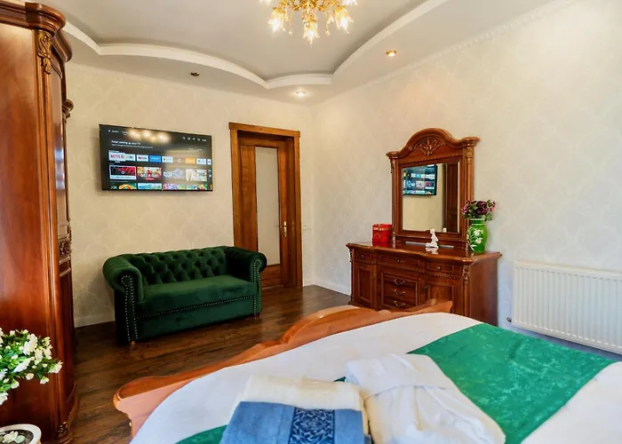 Luxurious With Huge Garden, Terrace & Outdoor Space Lejlighed