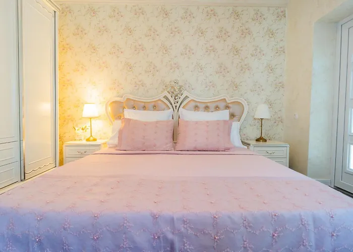 Luxurious With Huge Garden, Terrace & Outdoor Space *