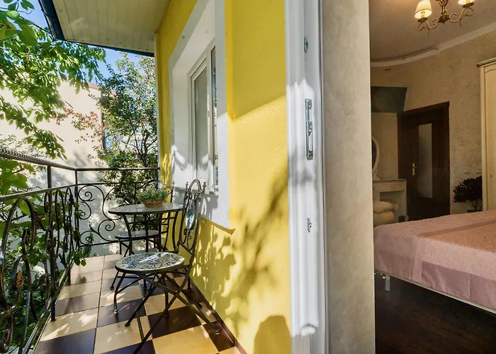 Luxurious With Huge Garden, Terrace & Outdoor Space * Bukarest