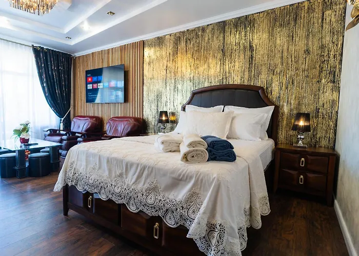 Luxurious With Huge Garden, Terrace & Outdoor Space 布加勒斯特