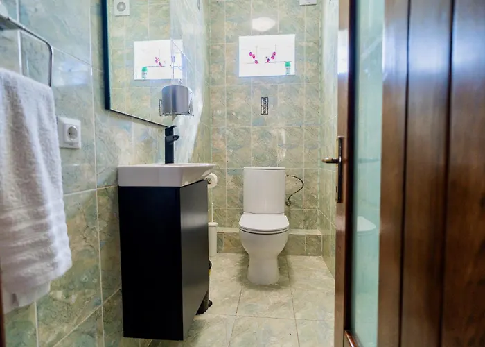 Luxurious With Huge Garden, Terrace & Outdoor Space