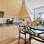 Luxurious With Huge Garden, Terrace & Outdoor Space