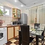 Luxurious With Huge Garden, Terrace & Outdoor Space 布加勒斯特