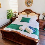 Luxurious With Huge Garden, Terrace & Outdoor Space 公寓 布加勒斯特