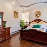 Luxurious With Huge Garden, Terrace & Outdoor Space * 布加勒斯特