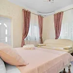 公寓 Luxurious With Huge Garden, Terrace & Outdoor Space 布加勒斯特