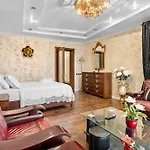 公寓 Luxurious With Huge Garden, Terrace & Outdoor Space