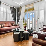 公寓 Luxurious With Huge Garden, Terrace & Outdoor Space 布加勒斯特