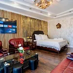公寓 Luxurious With Huge Garden, Terrace & Outdoor Space