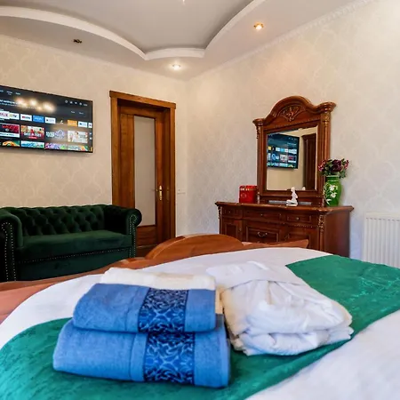 Luxurious With Huge Garden, Terrace & Outdoor Space بوخارست